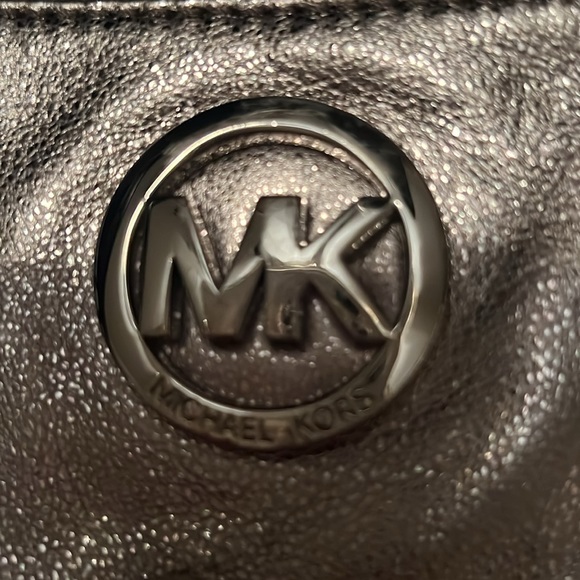MK wrist bag like new used very few times smoke free - Picture 2 of 7